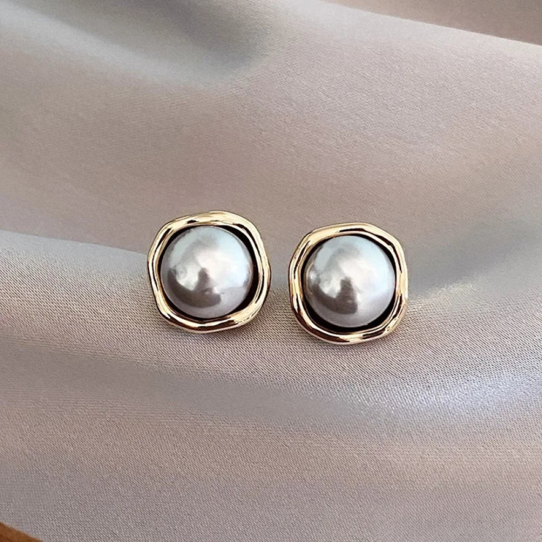 Arabella| Elegant Black Pearl Earrings