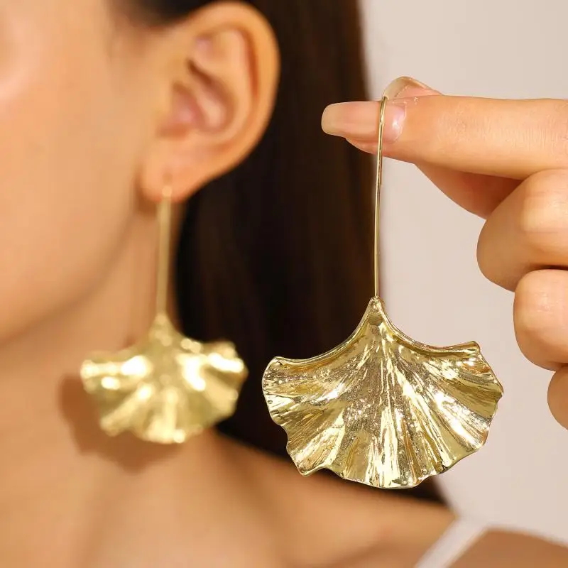 Bli | Vintage Golden Petal Earrings